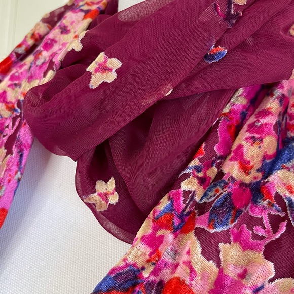 Collection Eighteen velour and sheer floral scarf - Picture 3 of 8